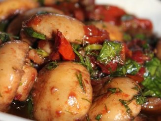 Пикантная закуска из шампиньонов