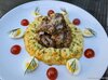 Куриная печень в сливочно-медовом соусе, в корзинке из пюре