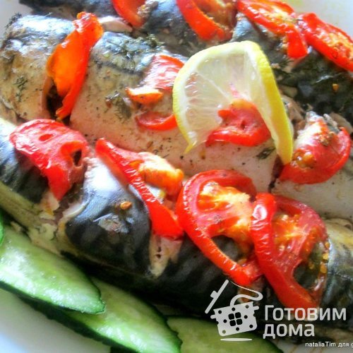 Запеченная скумбрия с укропом и помидорами
