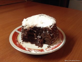 Шоколадное горячее пирожное с жидкой начинкой