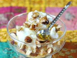 Странгисто ме мели (греческий йогурт с мёдом и орехами)