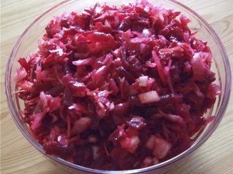 Салат из квашеной/кислой капусты и свеклы