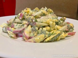 Салат из редиса с сыром и яйцами