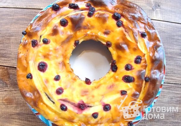 Шоколадный пирог с брусникой и сливочной заливкой фото к рецепту 4