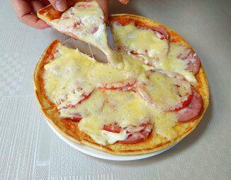Ленивая пицца на сковороде на скорую руку