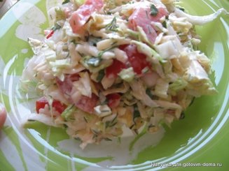 Салат из пекинской капусты с помидорами