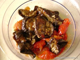 Закуска из запечённых баклажанов и перца