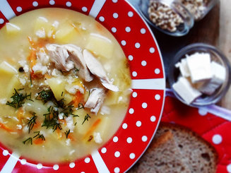 Рассольник с курицей и сыром в горшочке