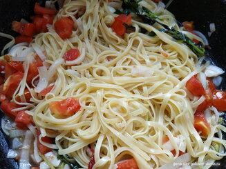 One Pan Pasta (паста и соус в одной сковороде)