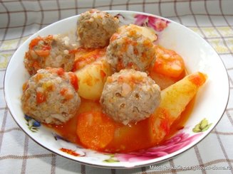 Юварлакя коккинисто (тефтели в соусе)