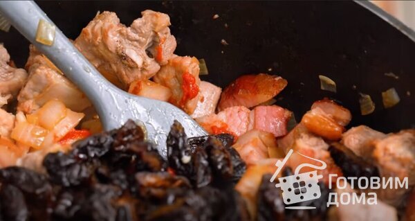 Бигос со свиными ребрами, квашеной и свежей капустой фото к рецепту 3
