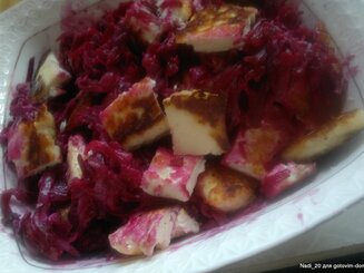 Салат из свеклы с жареным сыром