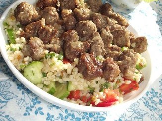Салат с кускусом, овощами и фаршем