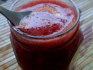 Сырое варенье из черной смородины