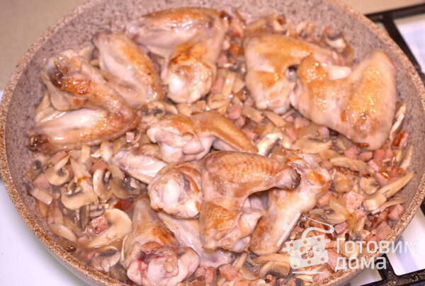 Куриные крылышки с ветчиной и грибами фото к рецепту 7