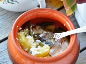 Горшочки с картошкой и стручковой фасолью