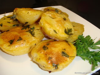 Картофель, запеченный под соусом