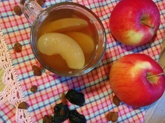 Компот из свежих яблок и сухофруктов