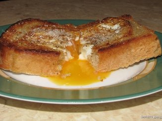 Горячие бутерброды  (яичница в хлебе)
