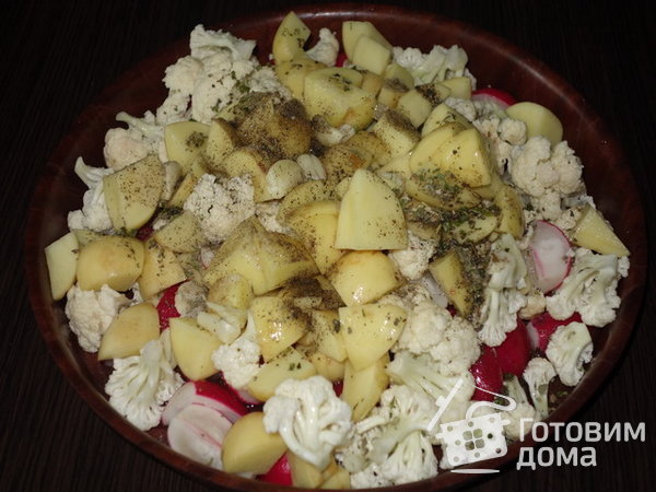 Теплый салат из редиса и овощей фото к рецепту 2
