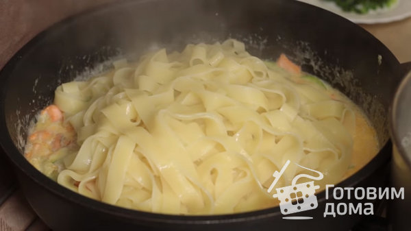 Быстрый ужин – паста с лососем в сливочном соусе фото к рецепту 6