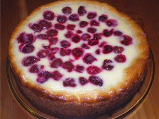 Пирог-сметанник с ягодами