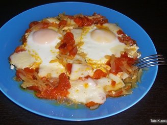Шакшука со сладким перцем и брынзой