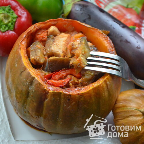 Фаршированная тыква с овощами, курицей и кетчупом Махеев