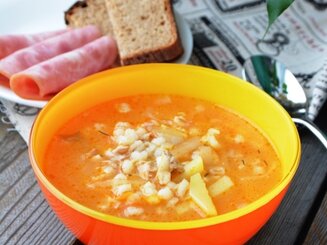 Густой суп из перловой крупы и квашеной капусты