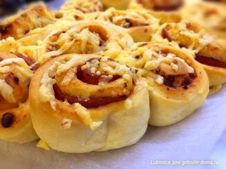 Булочки-улитки с салями и моцареллой