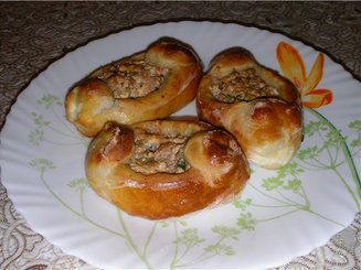Пиде (турецкие лепешки) с фаршем, фетой и помидорами