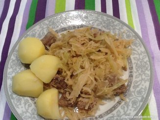 Говядина с капустой и грибами