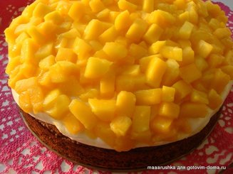 Шоколадный торт с лесным орехом и манго
