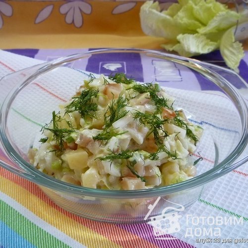 Салат из копченой куриной грудки с ананасами