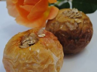 Запеченные яблоки с овсяными хлопьями