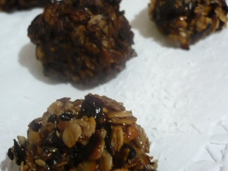 Конфеты из овсяных хлопьев и сухофруктов