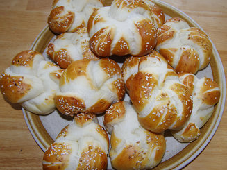Немецкие булочки с секретом (Laugenbrötchen)