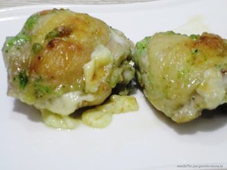 Куриные бедрышки, запеченные с сыром