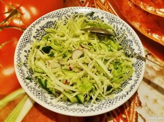 Капустный салат с редиской