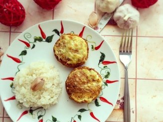  Куриные котлеты под чесночным соусом