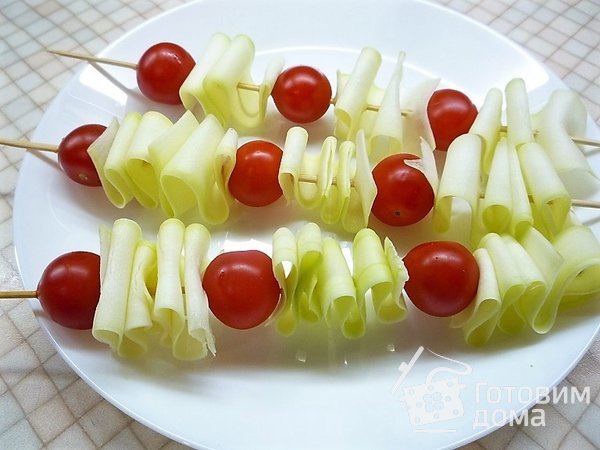 Запеченная скумбрия с кабачками и помидорами черри фото к рецепту 7