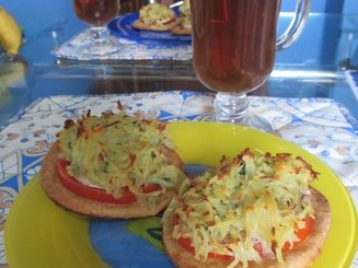 Мини-"пиццы" с картофельными шапочками