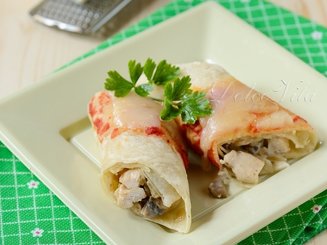 Рулетики из лаваша с курицей и грибами
