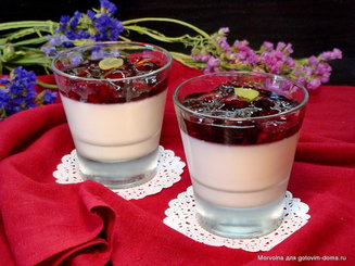 " Panna Cotta " с ягодным соусом