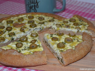 Галета с яйцом, сыром и луком