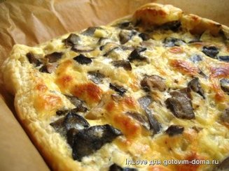 Пирог с грибами, сметаной и сыром