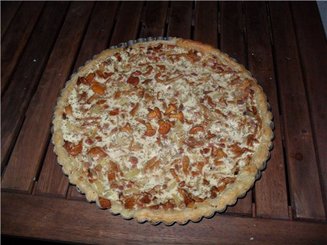 Французский пирог из репчатого лука с грудинкой
