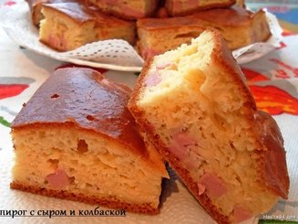 Заливной пирог с колбасой и сыром