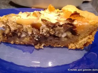 Открытый пирог с картофелем и грибами