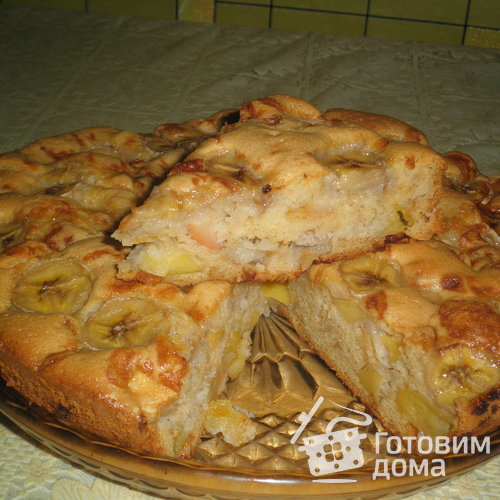 Шарлотка с яблоками и бананами